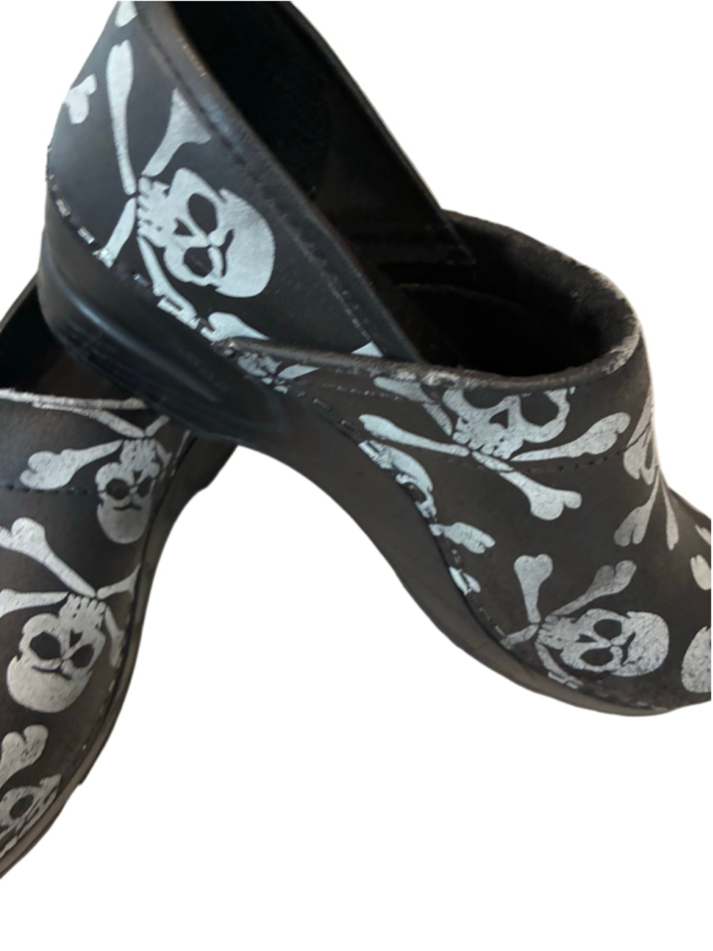 Women's Sanita Clogs Size 7 Black white Skull Print - Picture 2 of 7